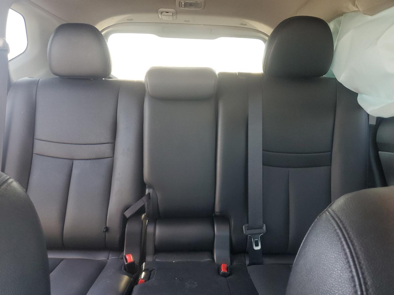 2017 Nissan Rogue - Image 10