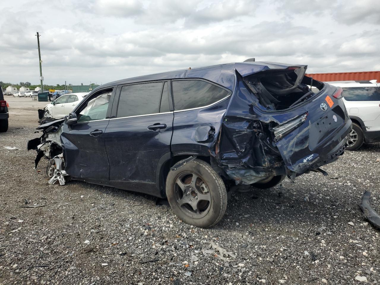 2022 Toyota Highlander - Image 2