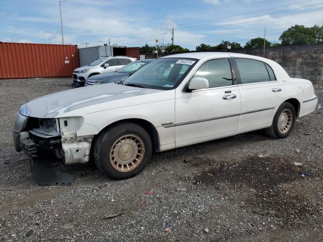 2002 Lincoln Town Car Executive na sprzedaż w Homestead, FL - Front End