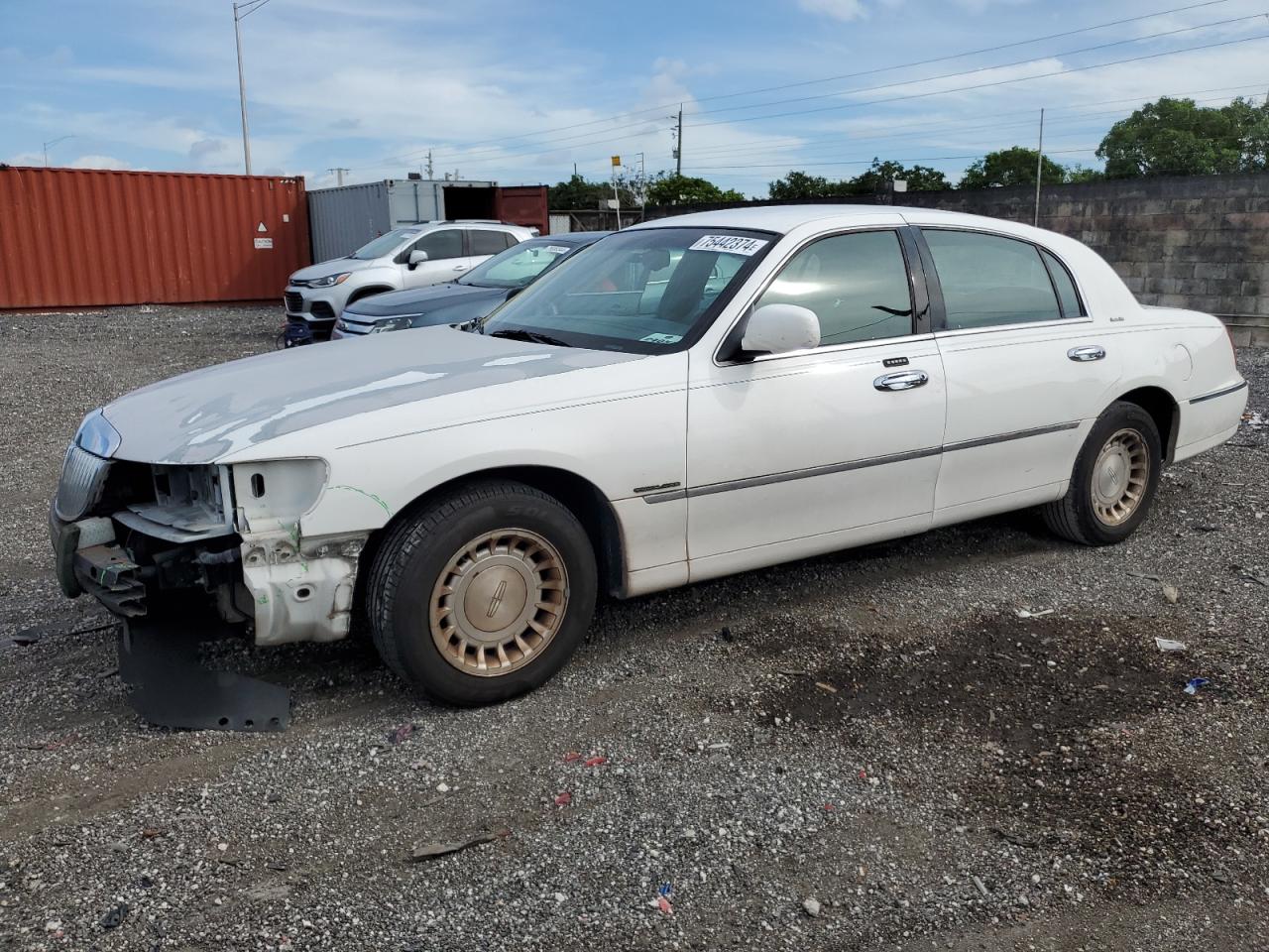 2002 Lincoln Town Car Executive VIN: 1LNHM81W82Y609104 Lot: 75442374