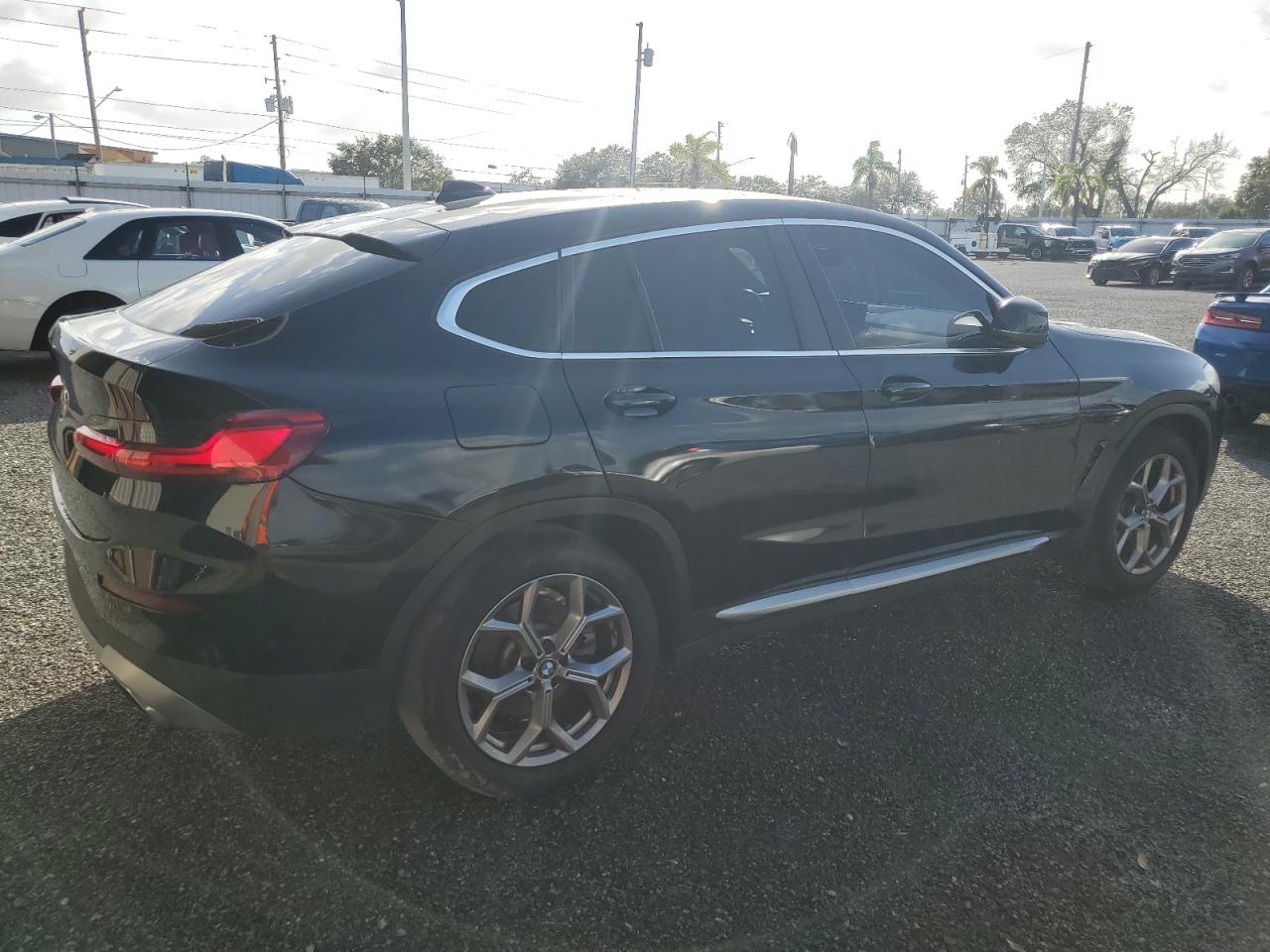 2023 BMW X4 - Image 3
