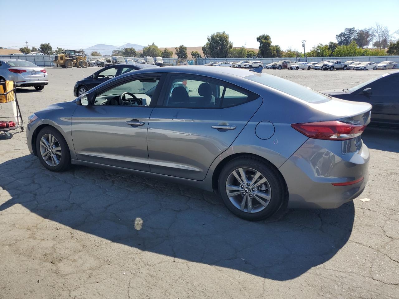 5NPD84LF2JH391948 2018 HYUNDAI ELANTRA - Image 2