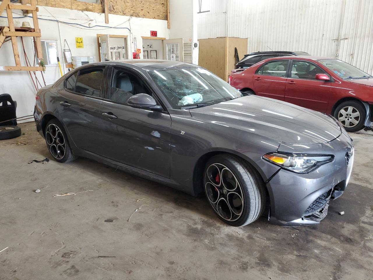 2022 Alfa Romeo Giulia - Image 4