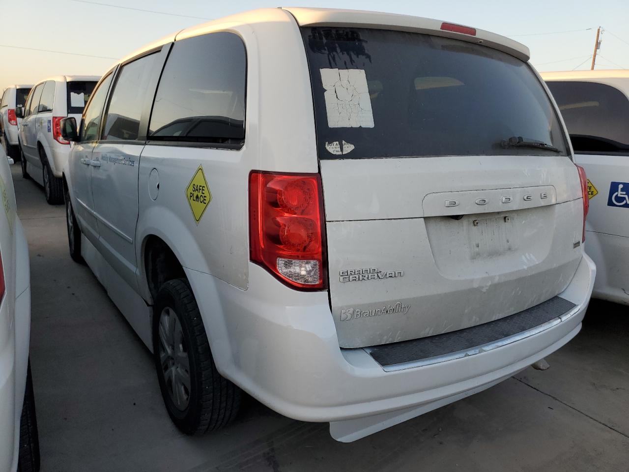 2017 Dodge Caravan - Image 2