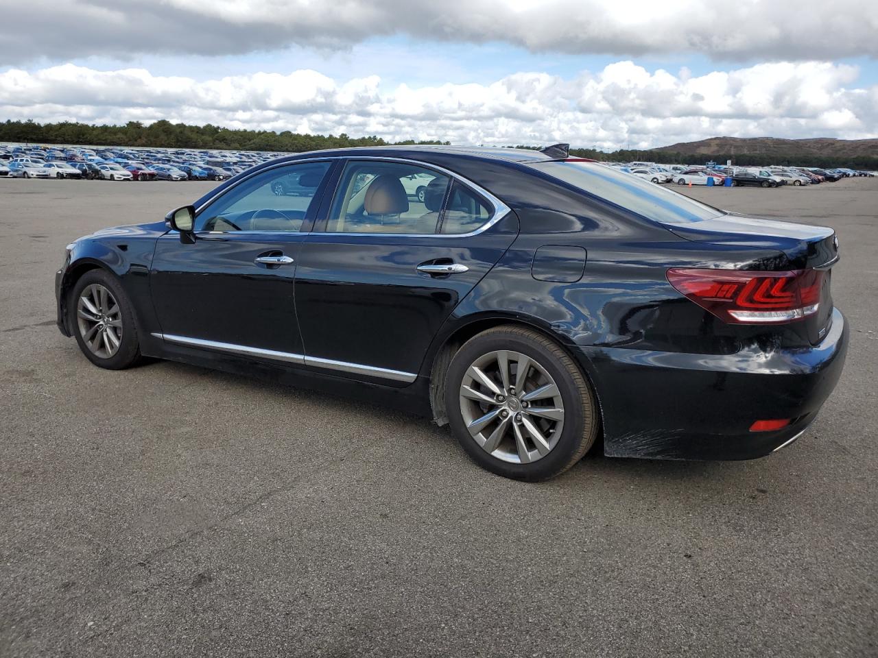 2016 Lexus LS - Image 2