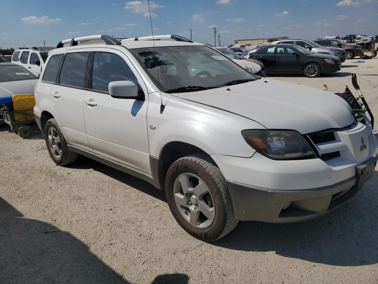 2003 Mitsubishi Outlander - Image 4