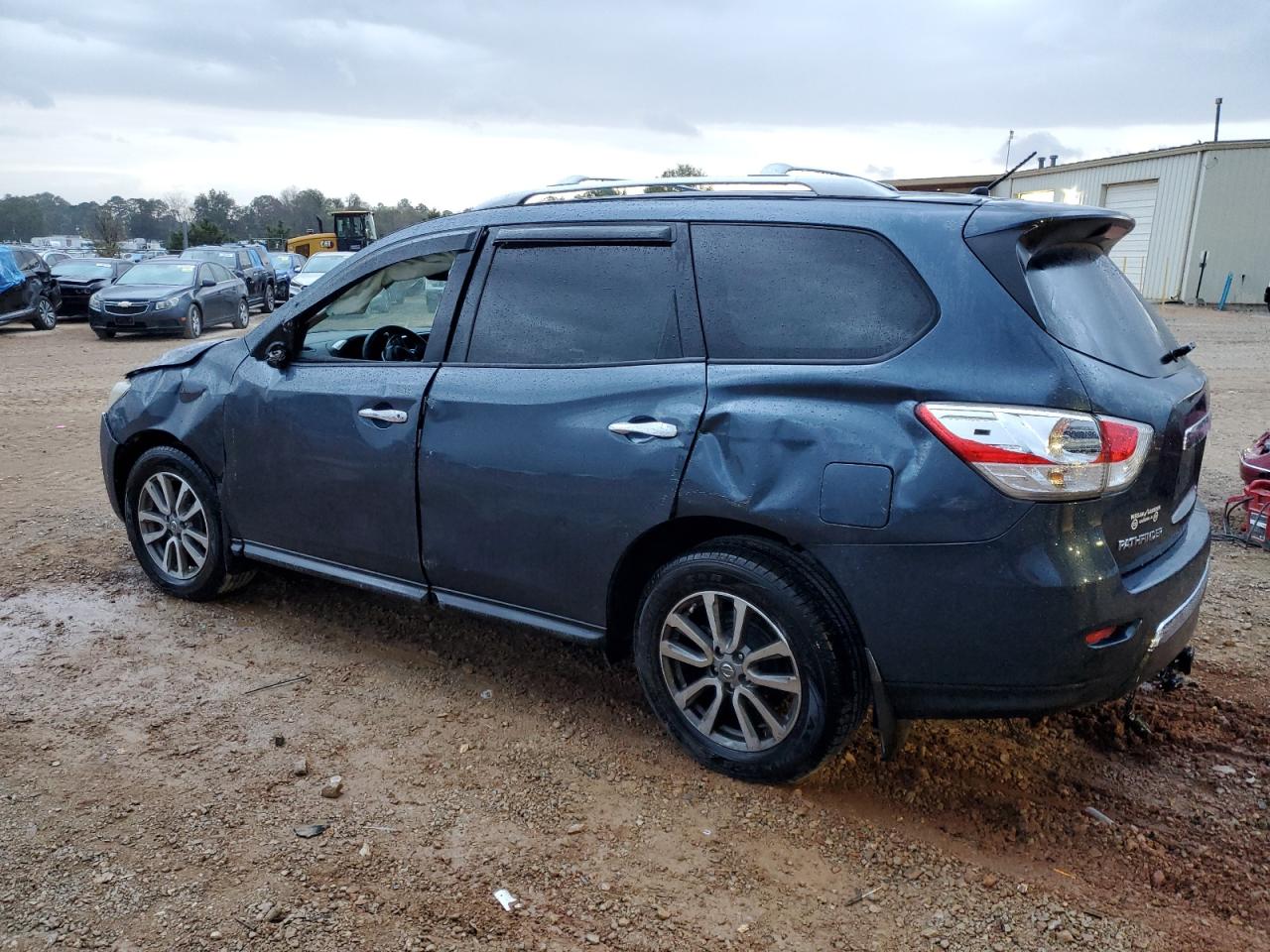 2015 Nissan Pathfinder - Image 2