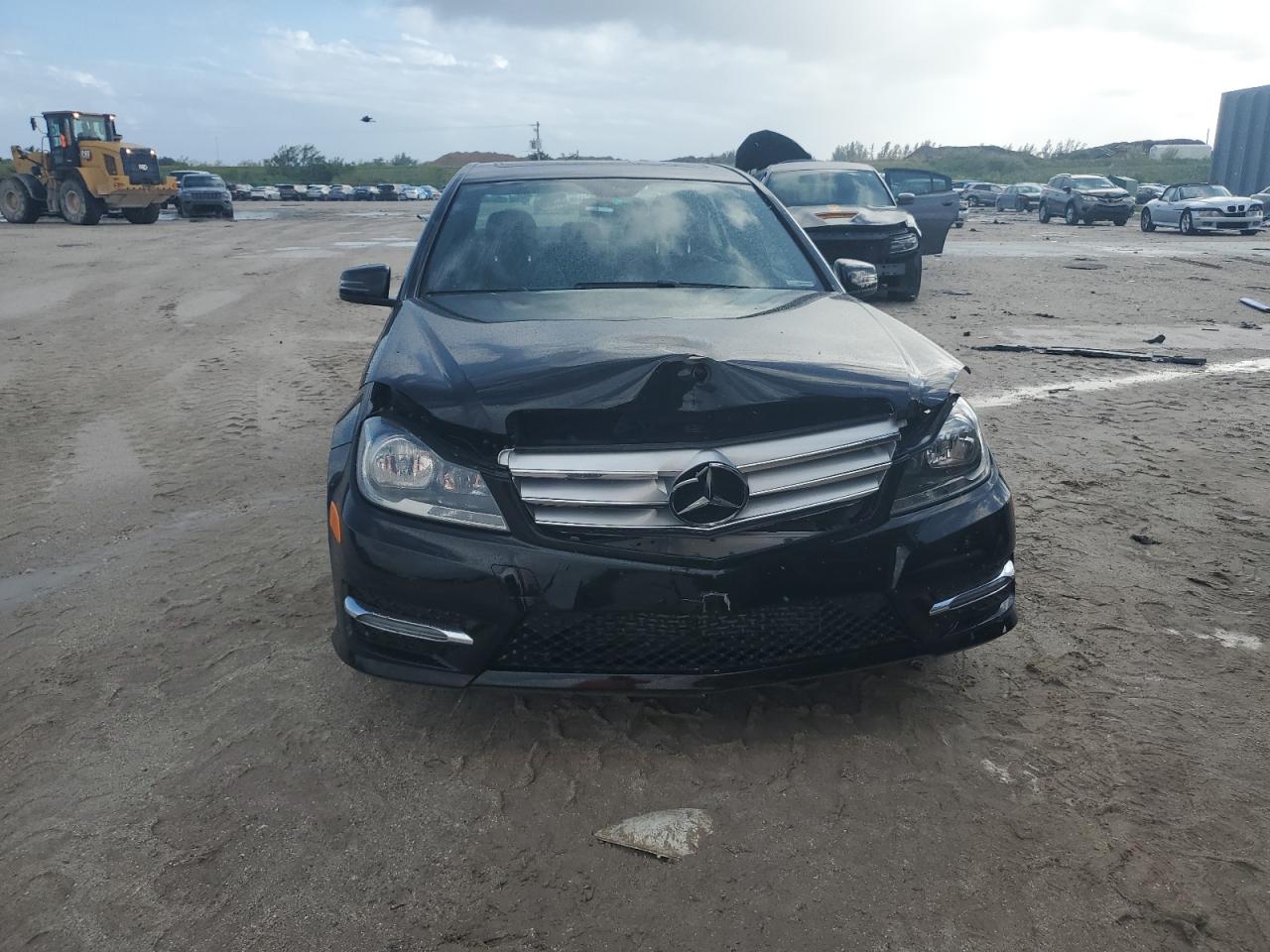 VIN WDDGF4HB0ER309518 2014 MERCEDES-BENZ C-CLASS no.5