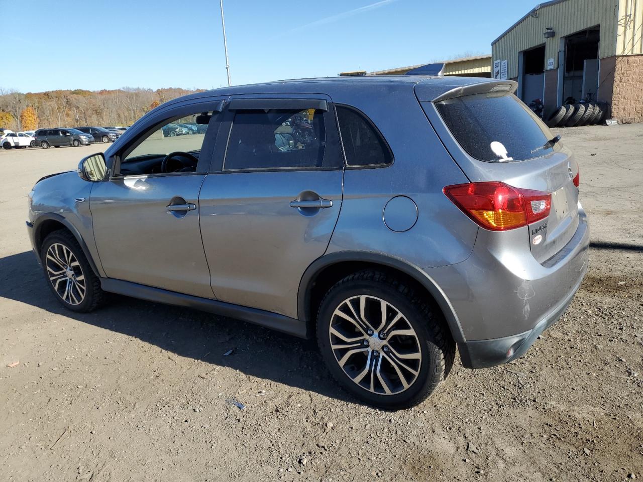2017 Mitsubishi Outlander - Image 2