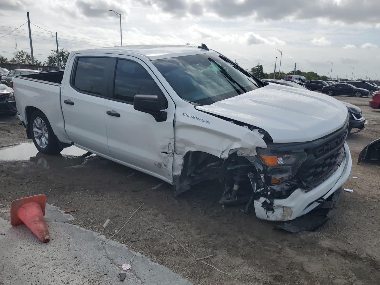 2022 Chevrolet Silverado - Image 4