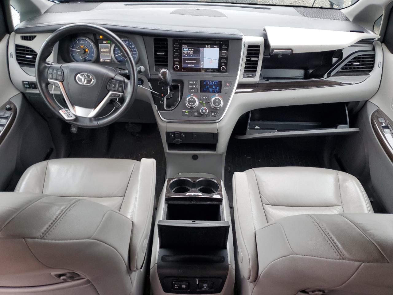 2018 Toyota Sienna - Image 8