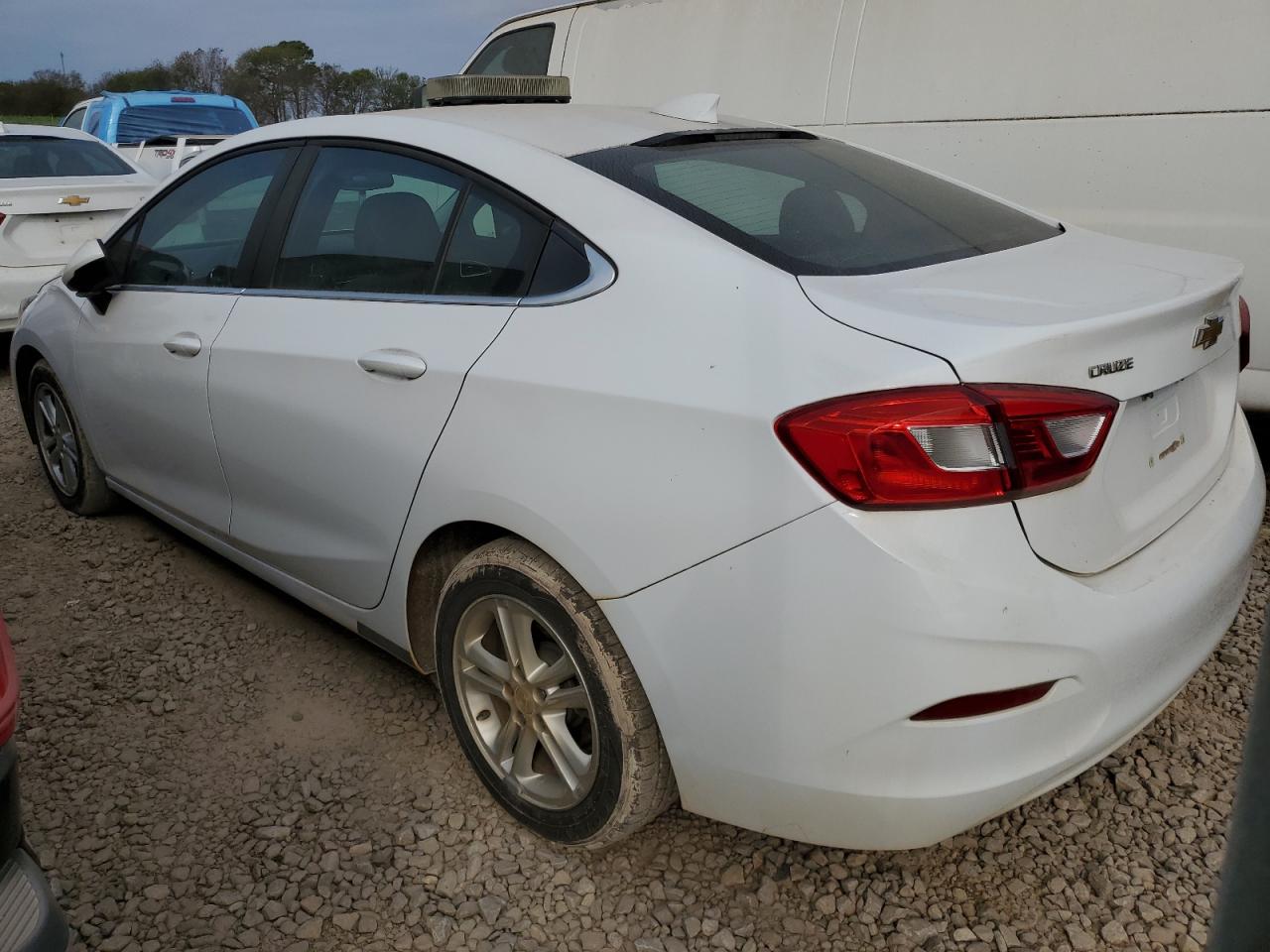 2018 Chevrolet Cruze - Image 2