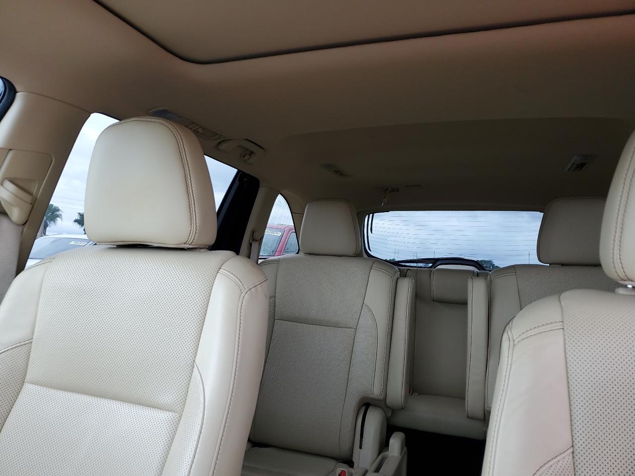 2017 Toyota Highlander - Image 10