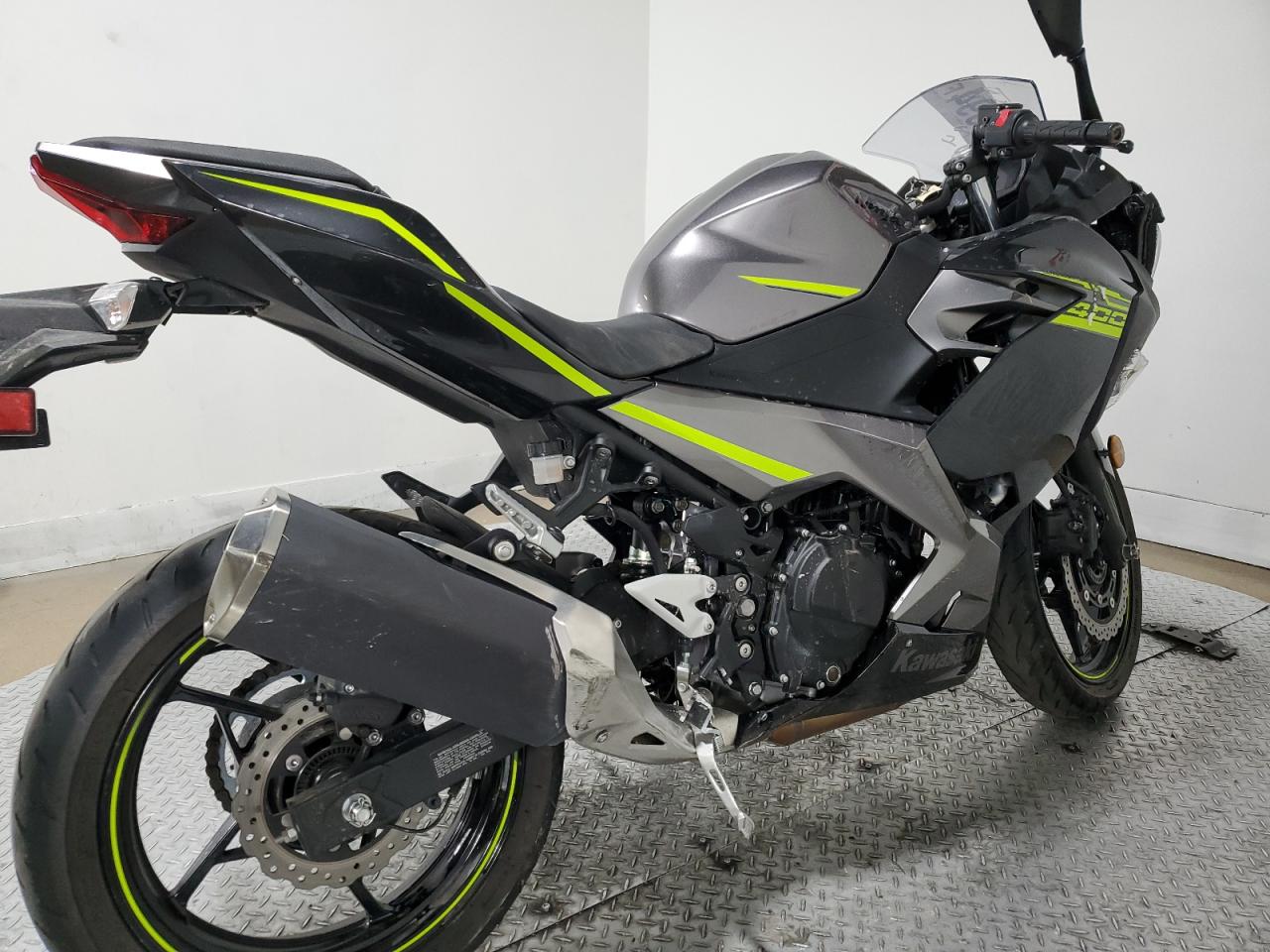 2021 Kawasaki Ex400 VIN: JKAEXKG17MDAB0060 Lot: 74819994