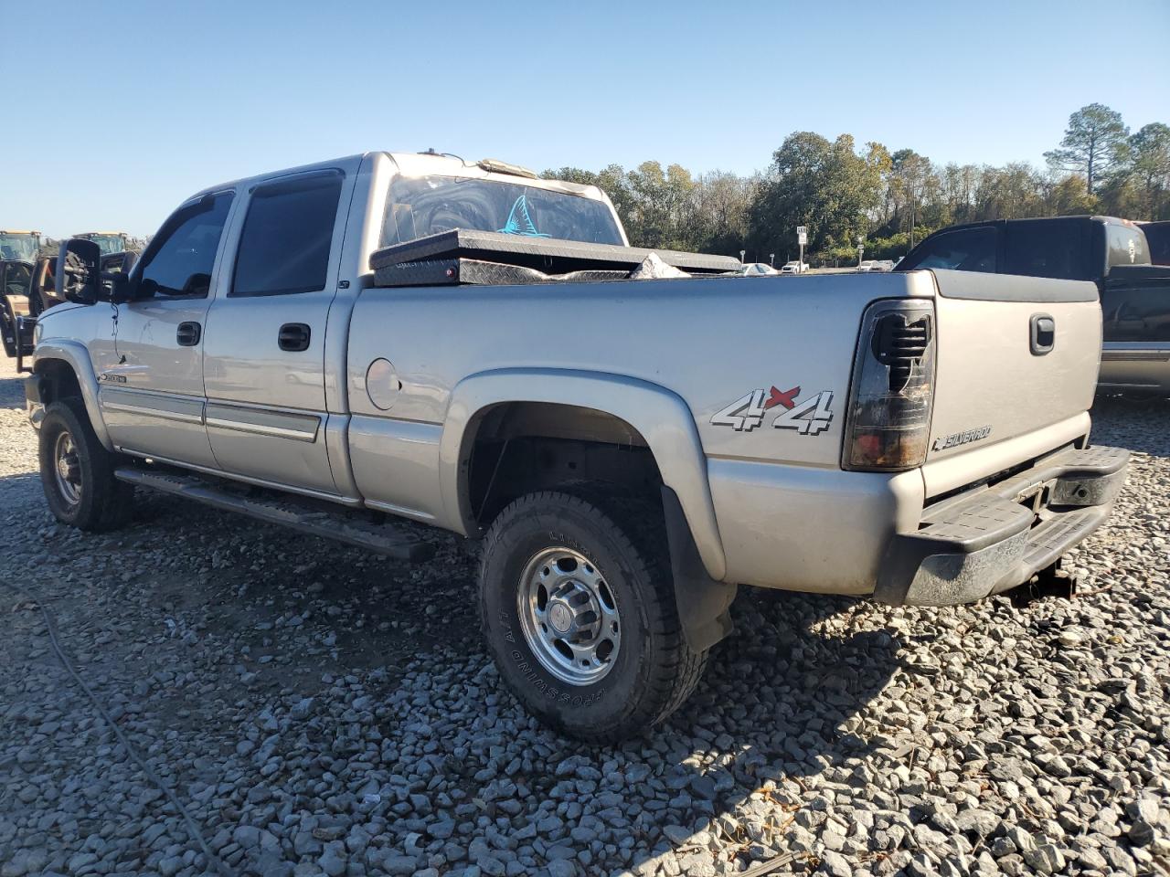 2007 Chevrolet Silverado - Image 2