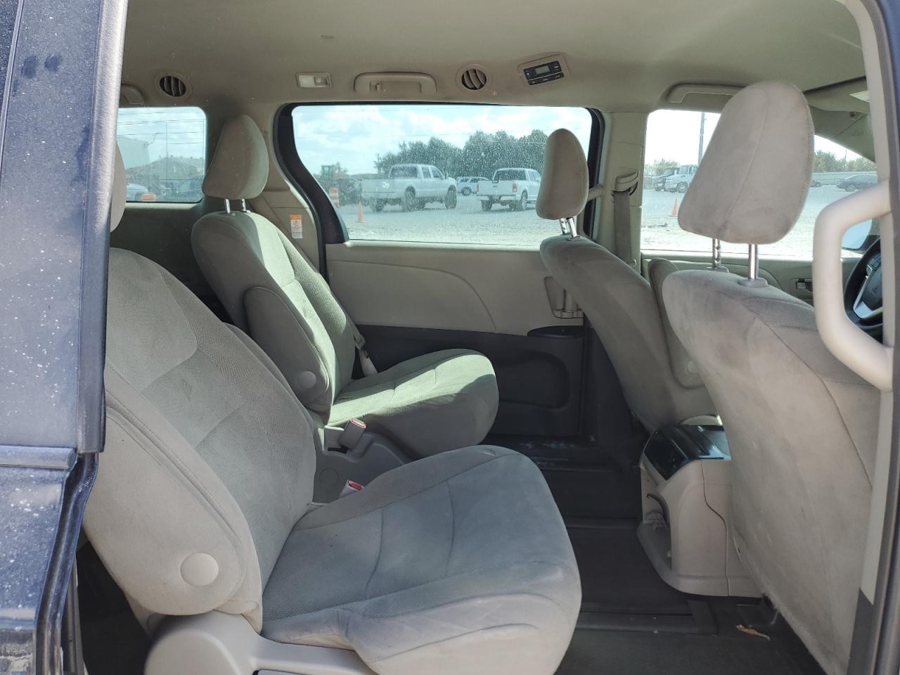2015 Toyota Sienna - Image 11