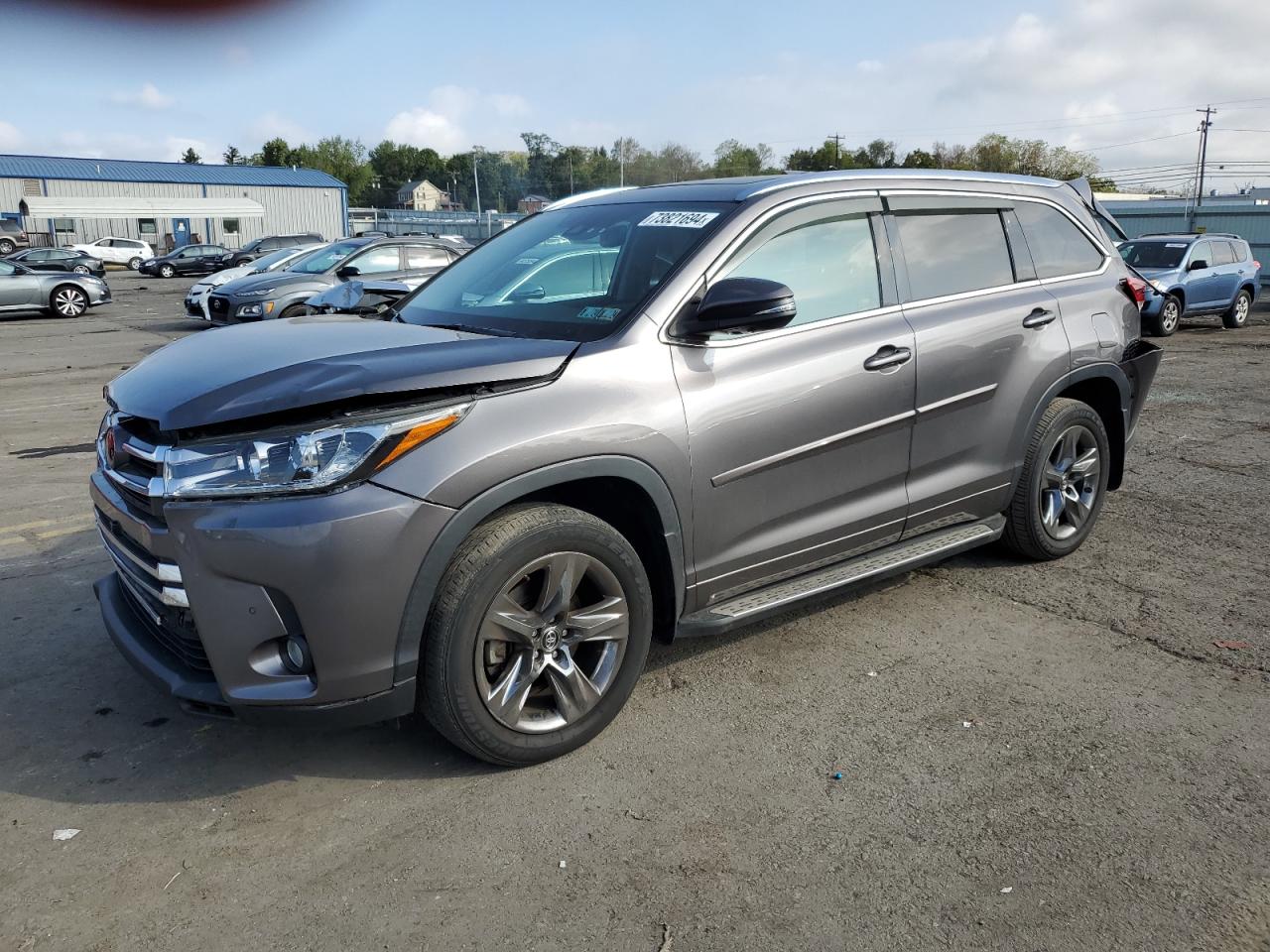 5TDDZRFH0JS907564 2018 TOYOTA HIGHLANDER - Image 1