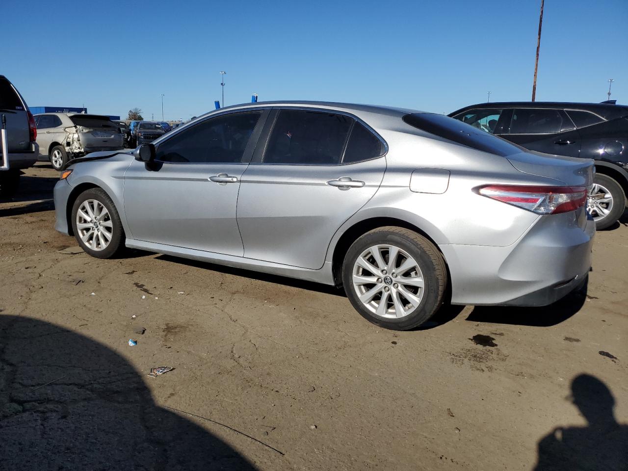 VIN 4T1B11HK2JU102133 2018 TOYOTA CAMRY no.2