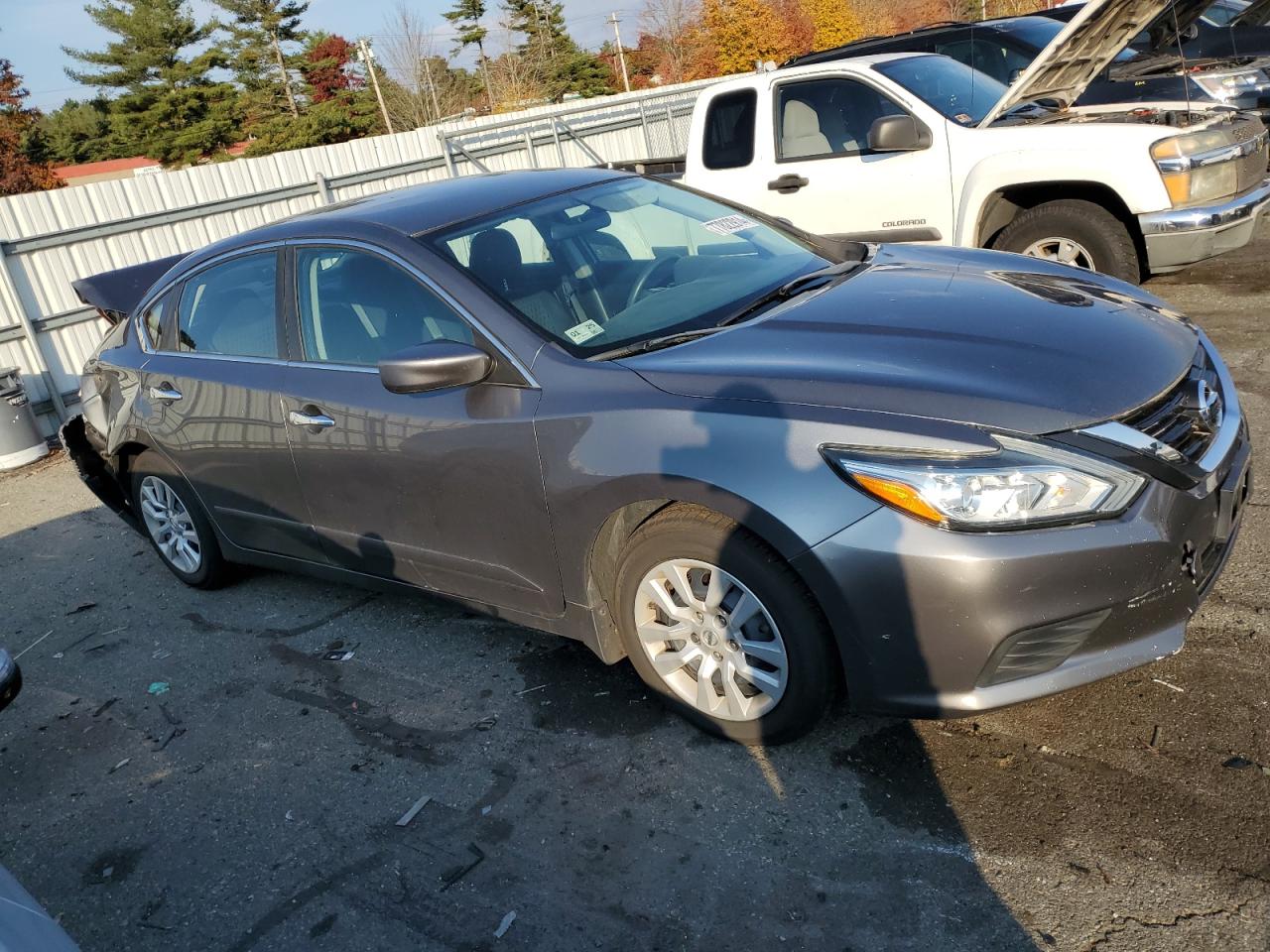 2017 Nissan Altima - Image 4