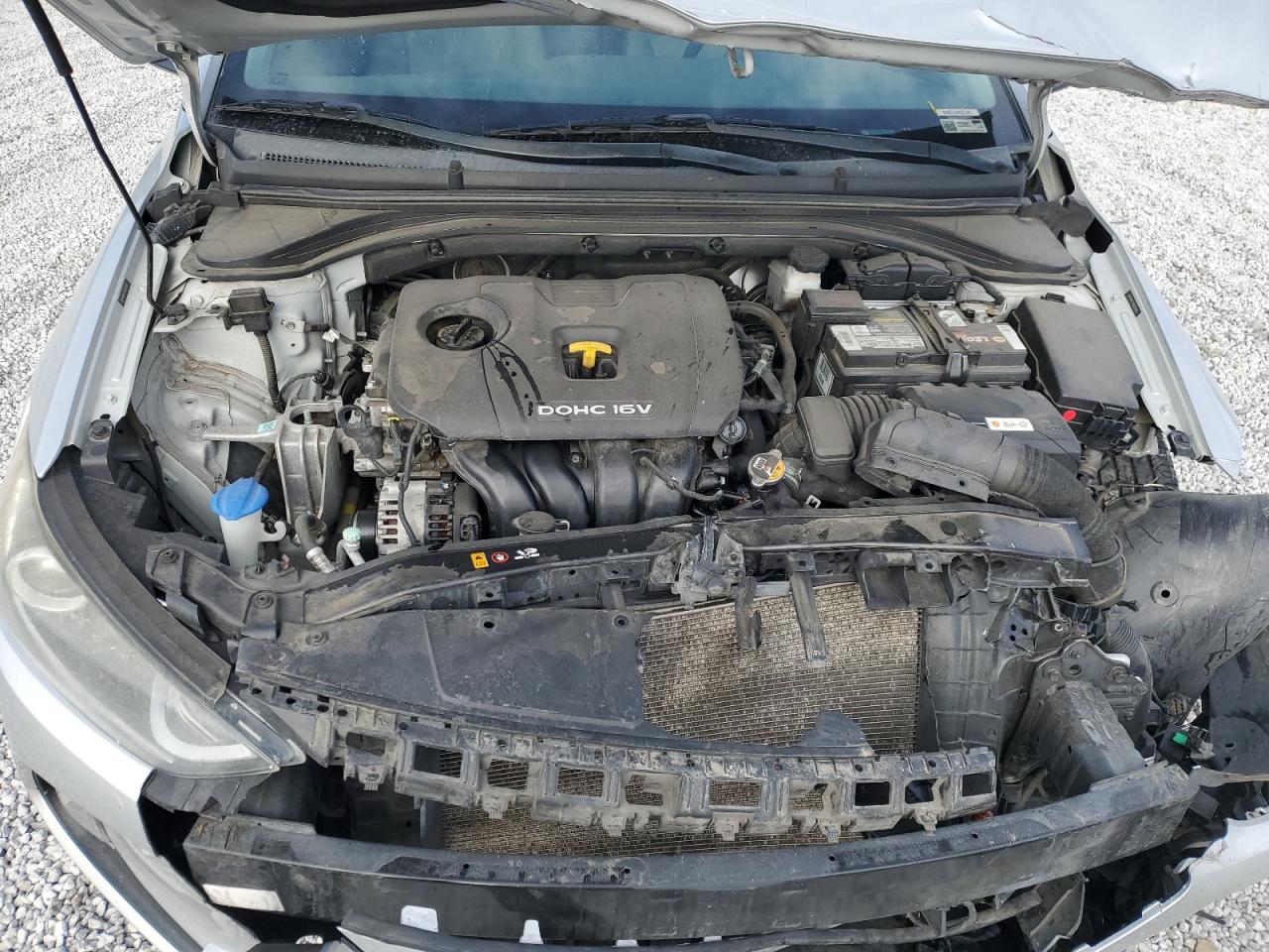 2017 Hyundai Elantra - Image 13