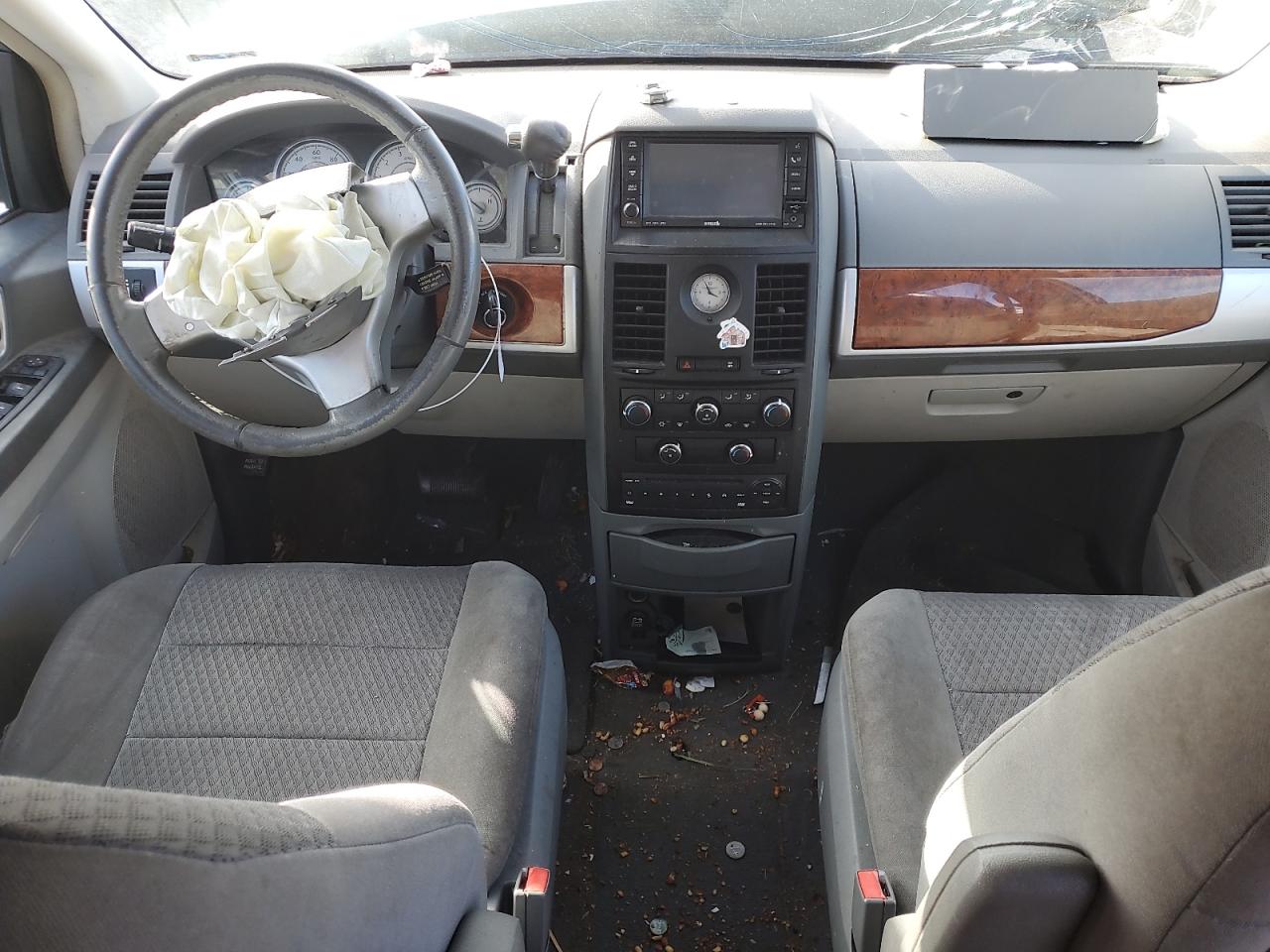 2008 Chrysler Town & Country - Image 8