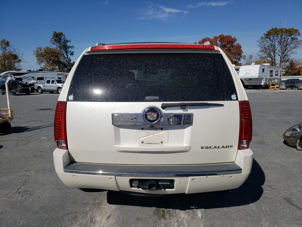 2008 Cadillac Escalade Luxury VIN: 1GYFK63808R144609 Lot: 76797684