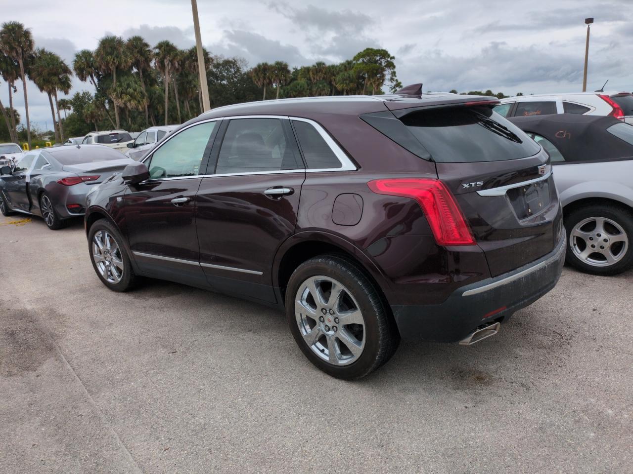 1GYKNCRS7JZ157449 2018 Cadillac Xt5 Luxury