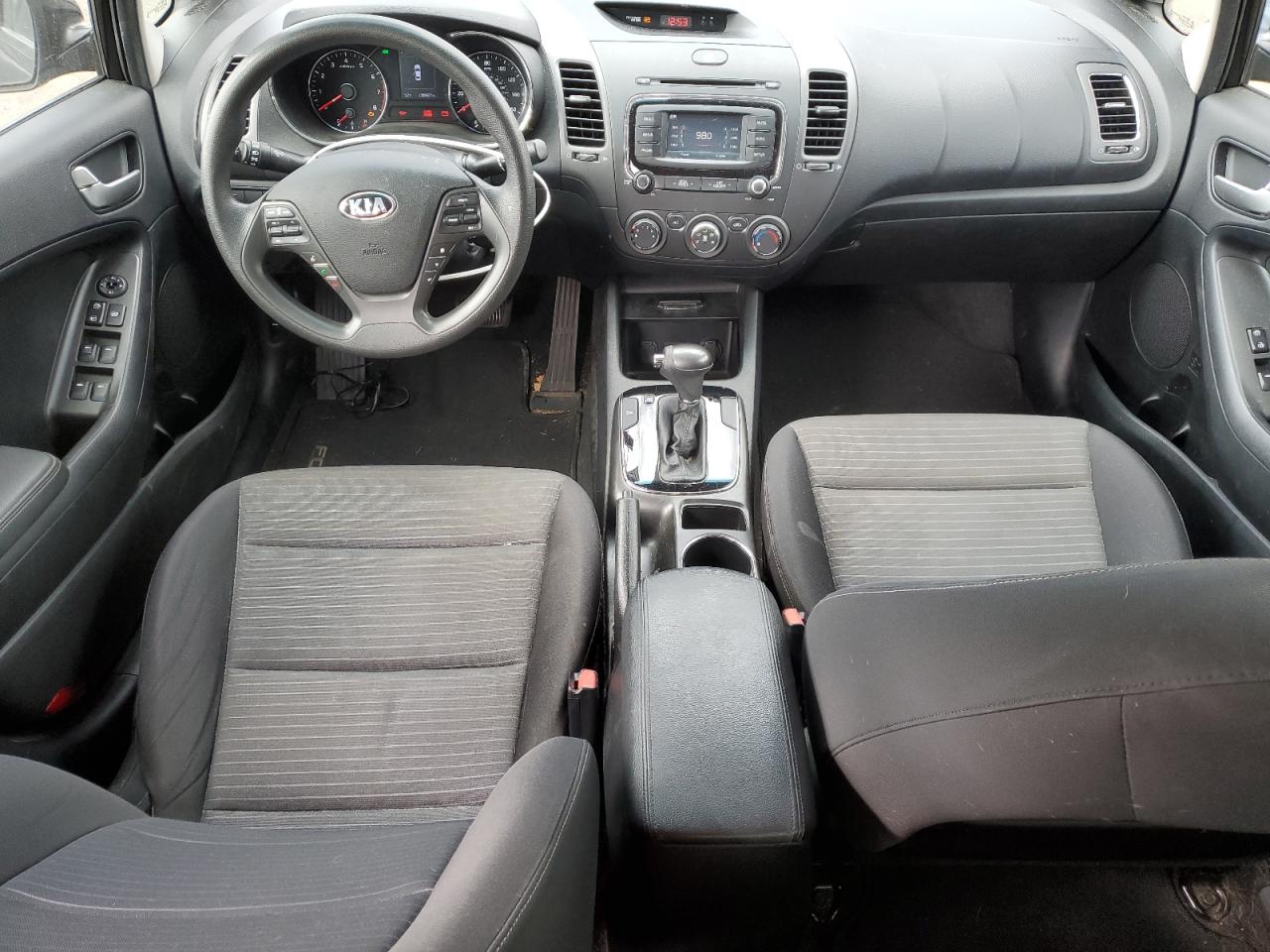 2017 Kia Forte - Image 8