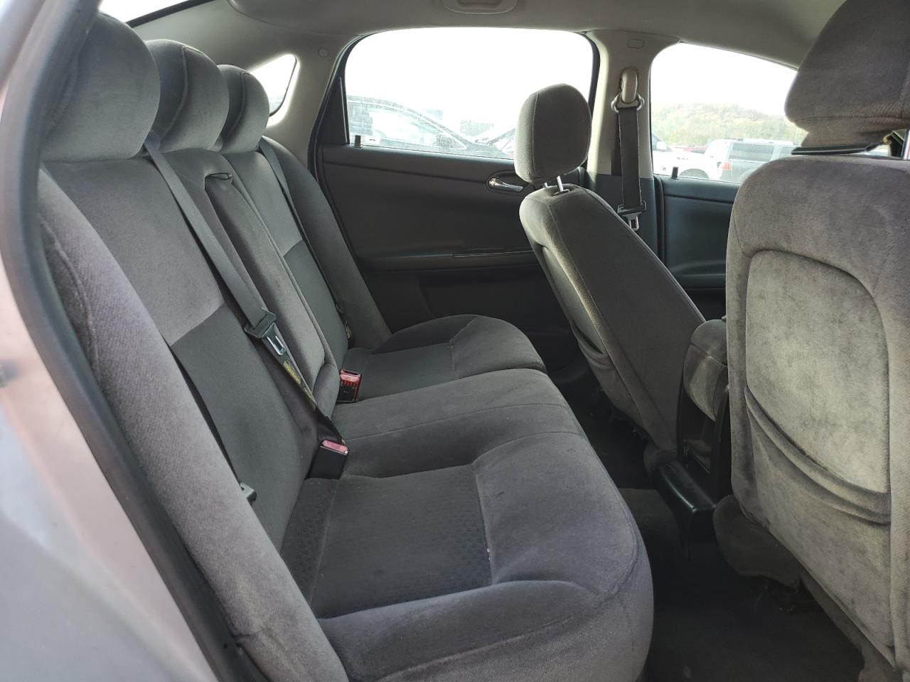 2006 Chevrolet Impala - Image 10