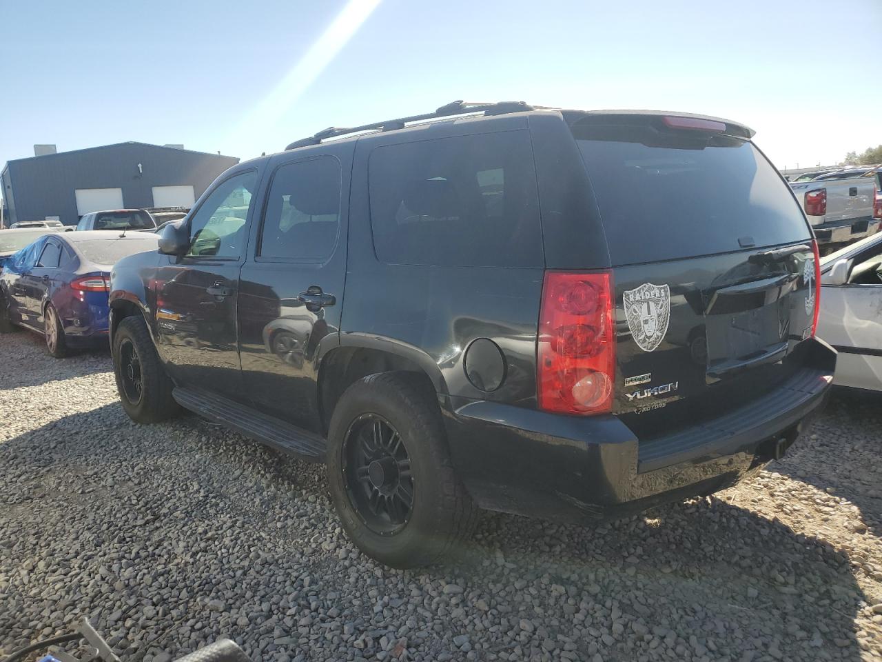 2010 GMC Yukon - Image 2