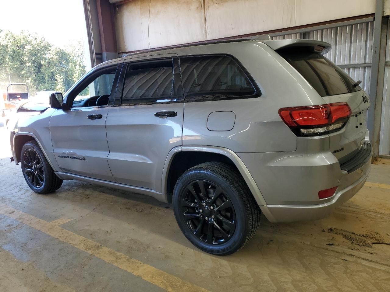 2018 Jeep Grand Cherokee - Image 2