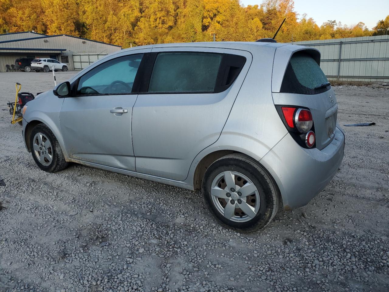 VIN 1G1JA6SH9G4157335 2016 CHEVROLET SONIC no.2