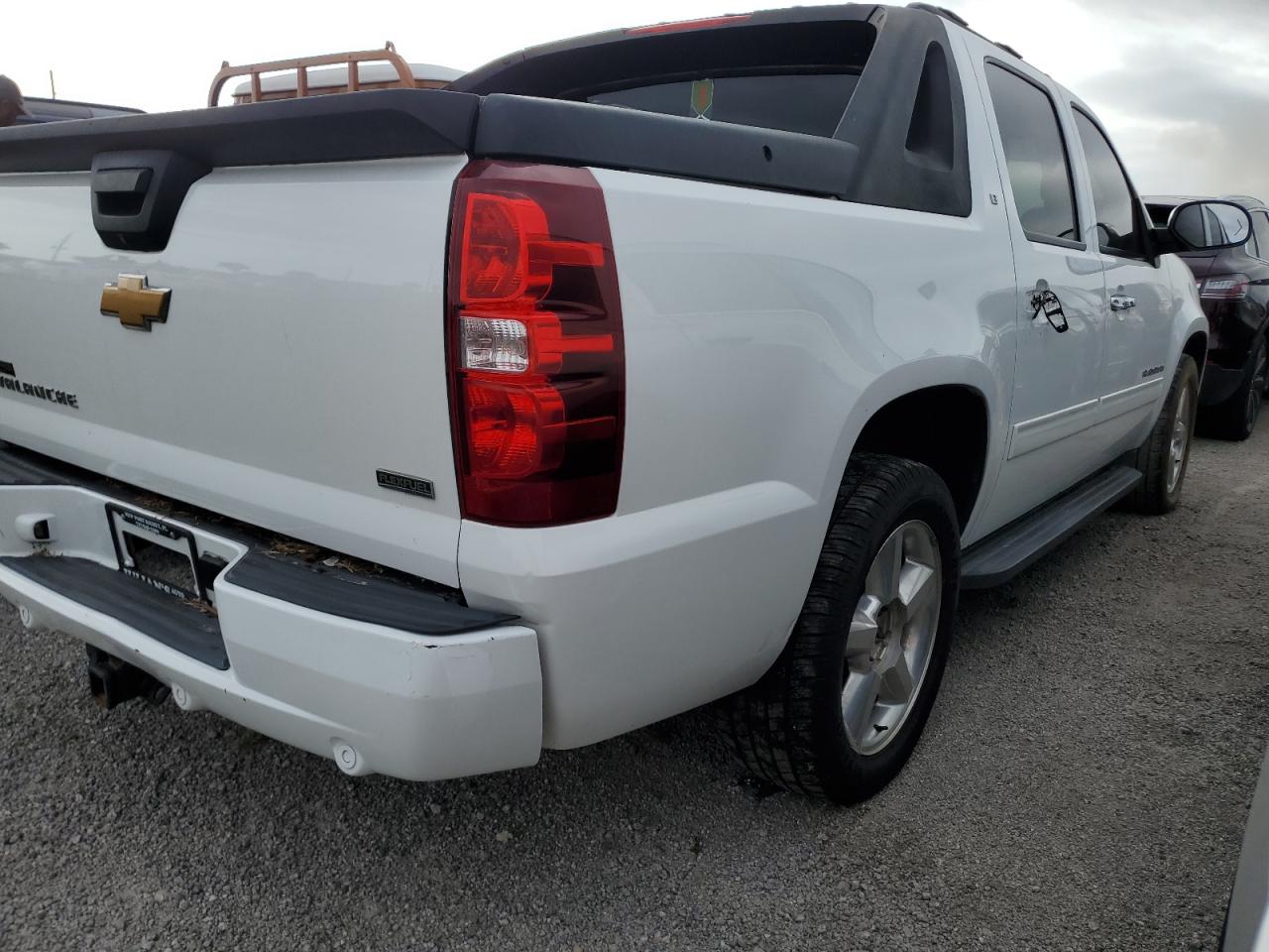 2012 Chevrolet Avalanche - Image 3