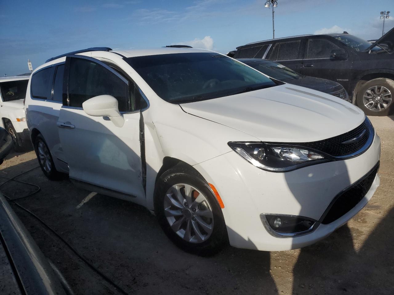 2019 Chrysler Pacifica - Image 4