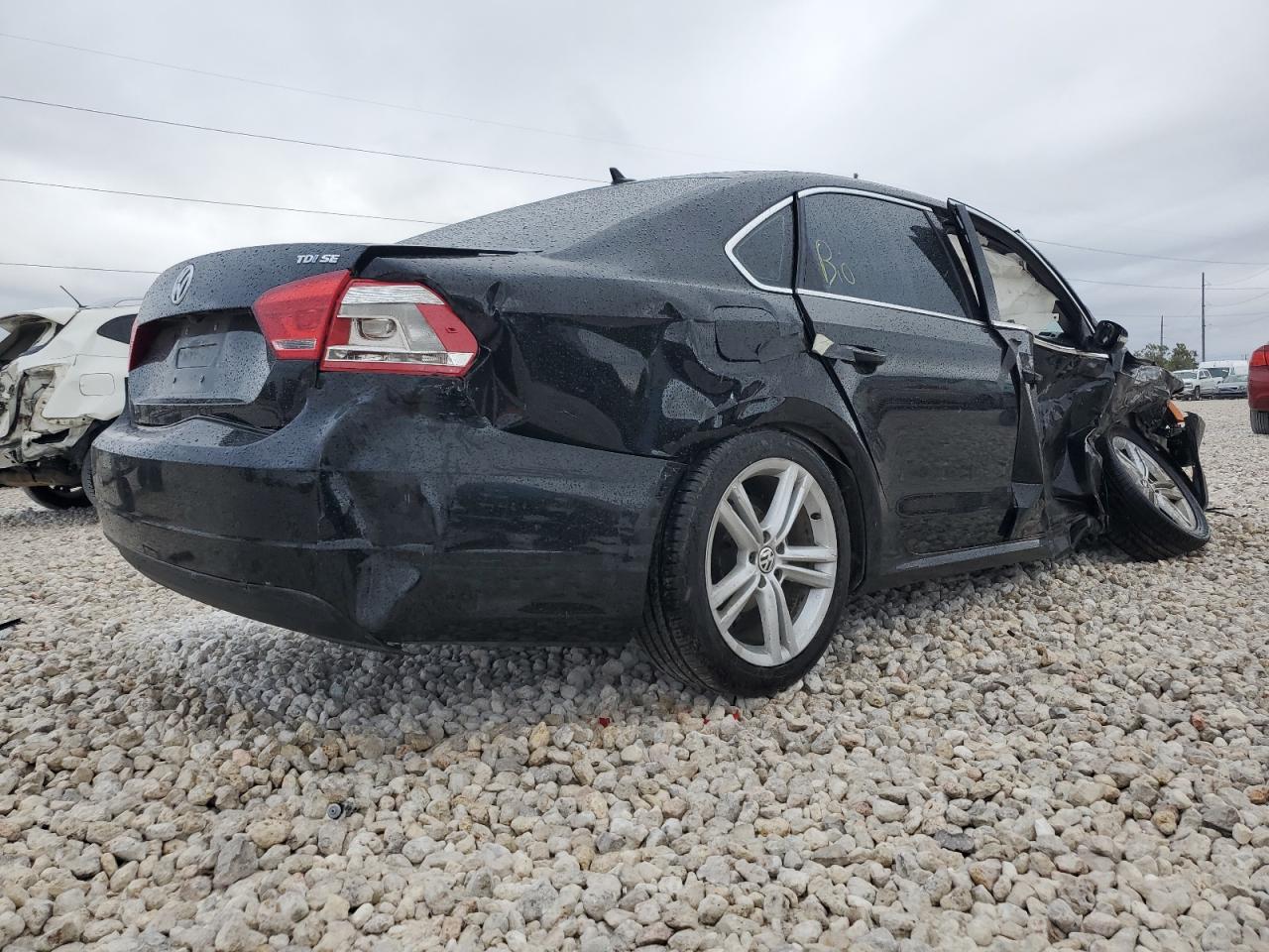 2015 Volkswagen Passat - Image 3