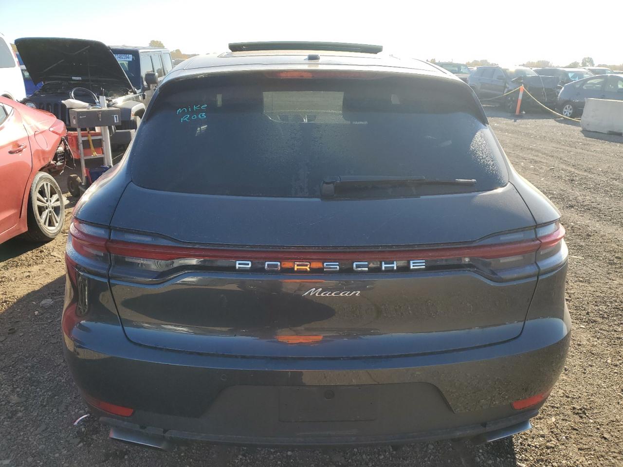 WP1AA2A5XKLB00596 2019 Porsche Macan