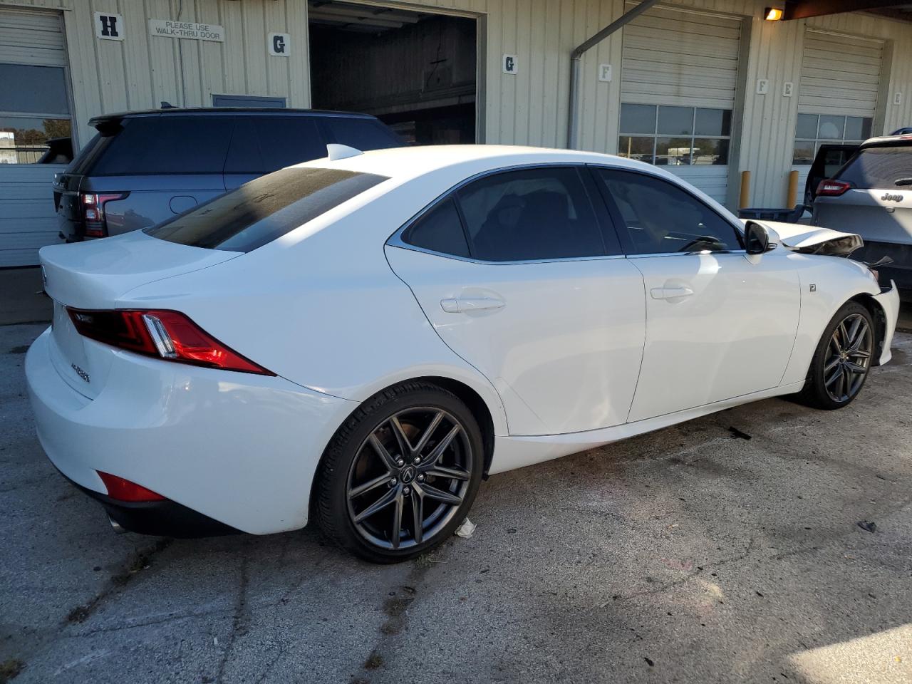 2015 Lexus IS - Image 3