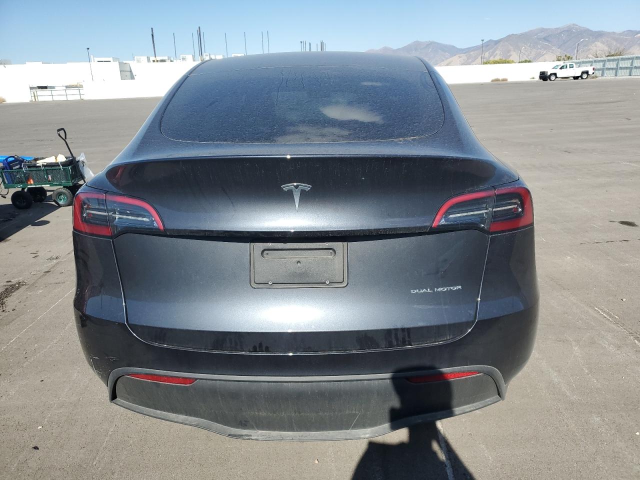 2024 Tesla Model Y VIN: 7SAYGDEE1RA241977 Lot: 73592234