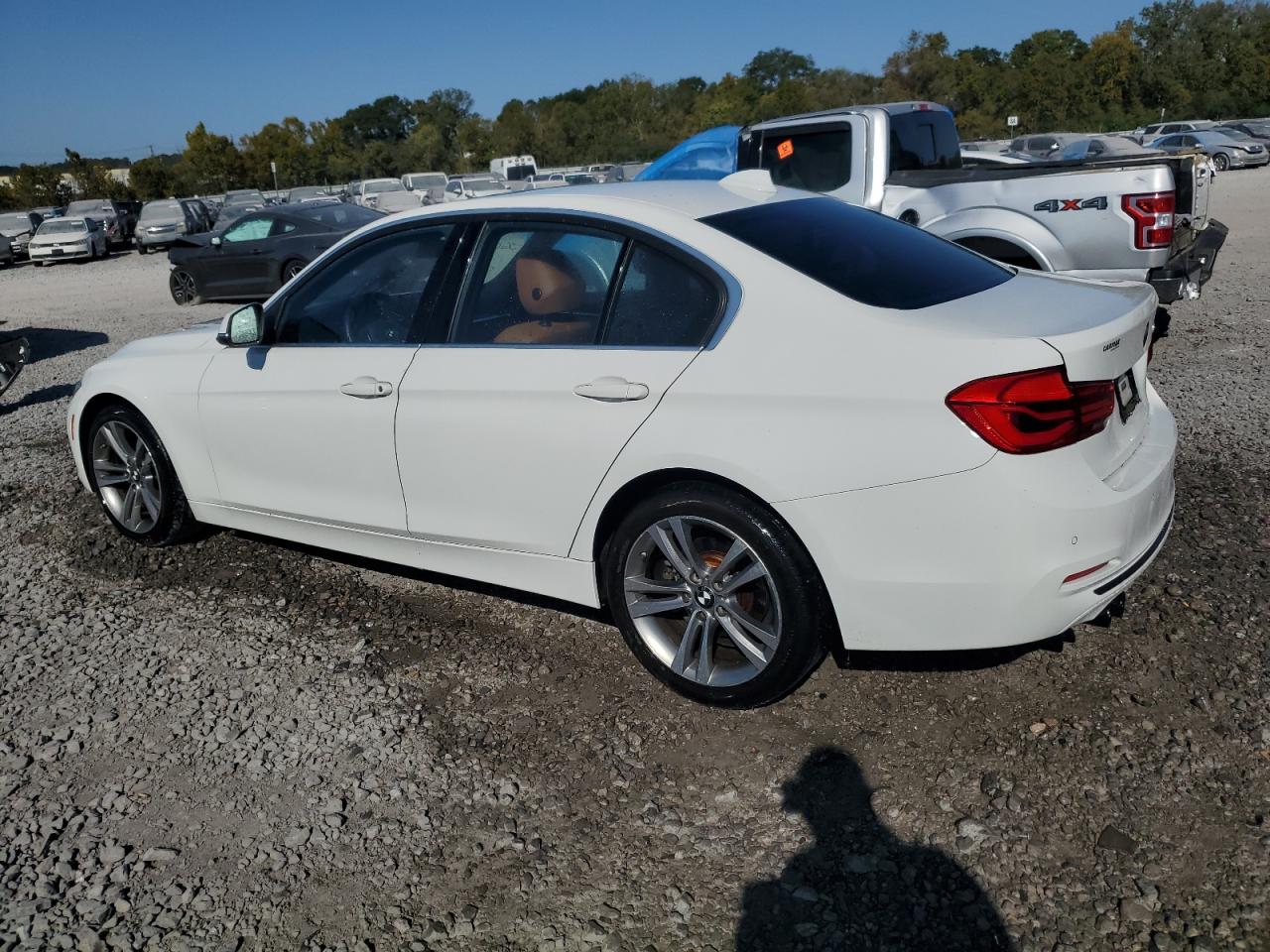 VIN WBA8B9G30HNU53564 2017 BMW 3 SERIES no.2