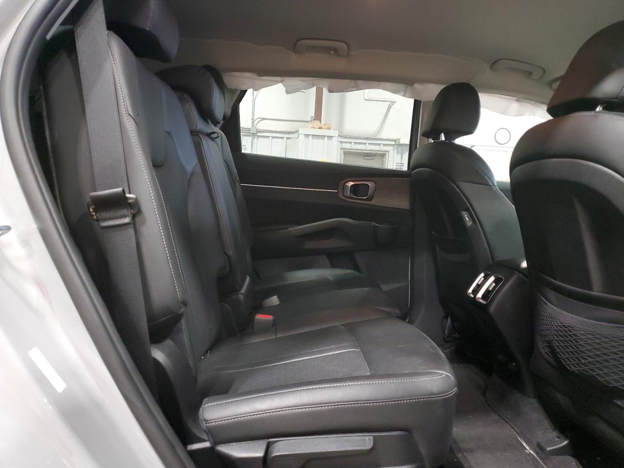 2022 Kia Sorento - Image 11