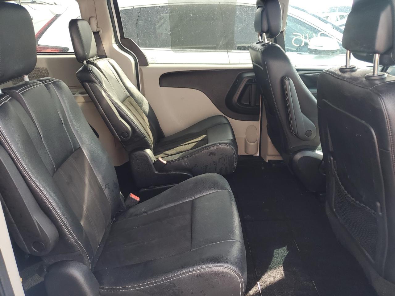 2019 Dodge Caravan - Image 11