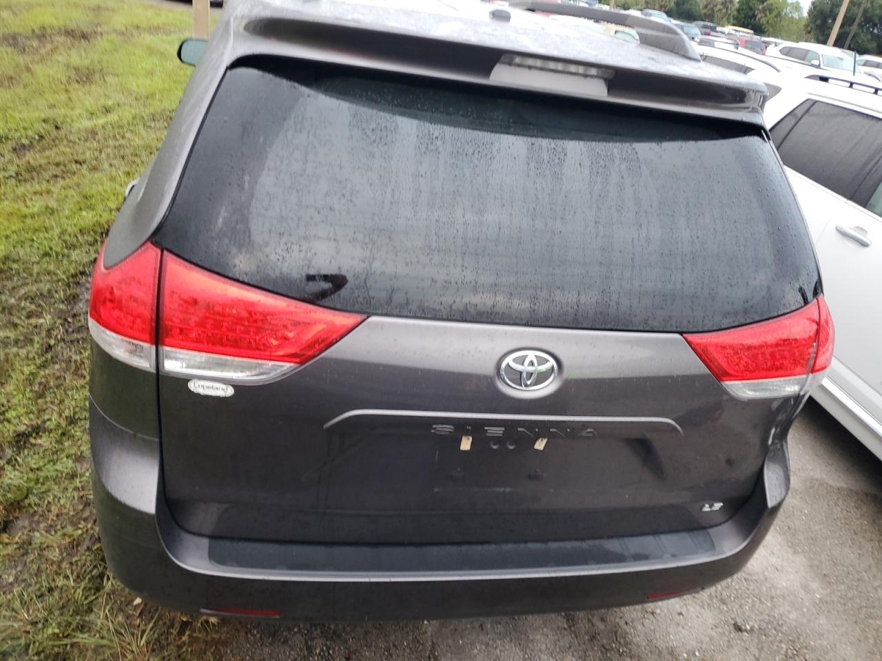 2012 Toyota Sienna - Image 6