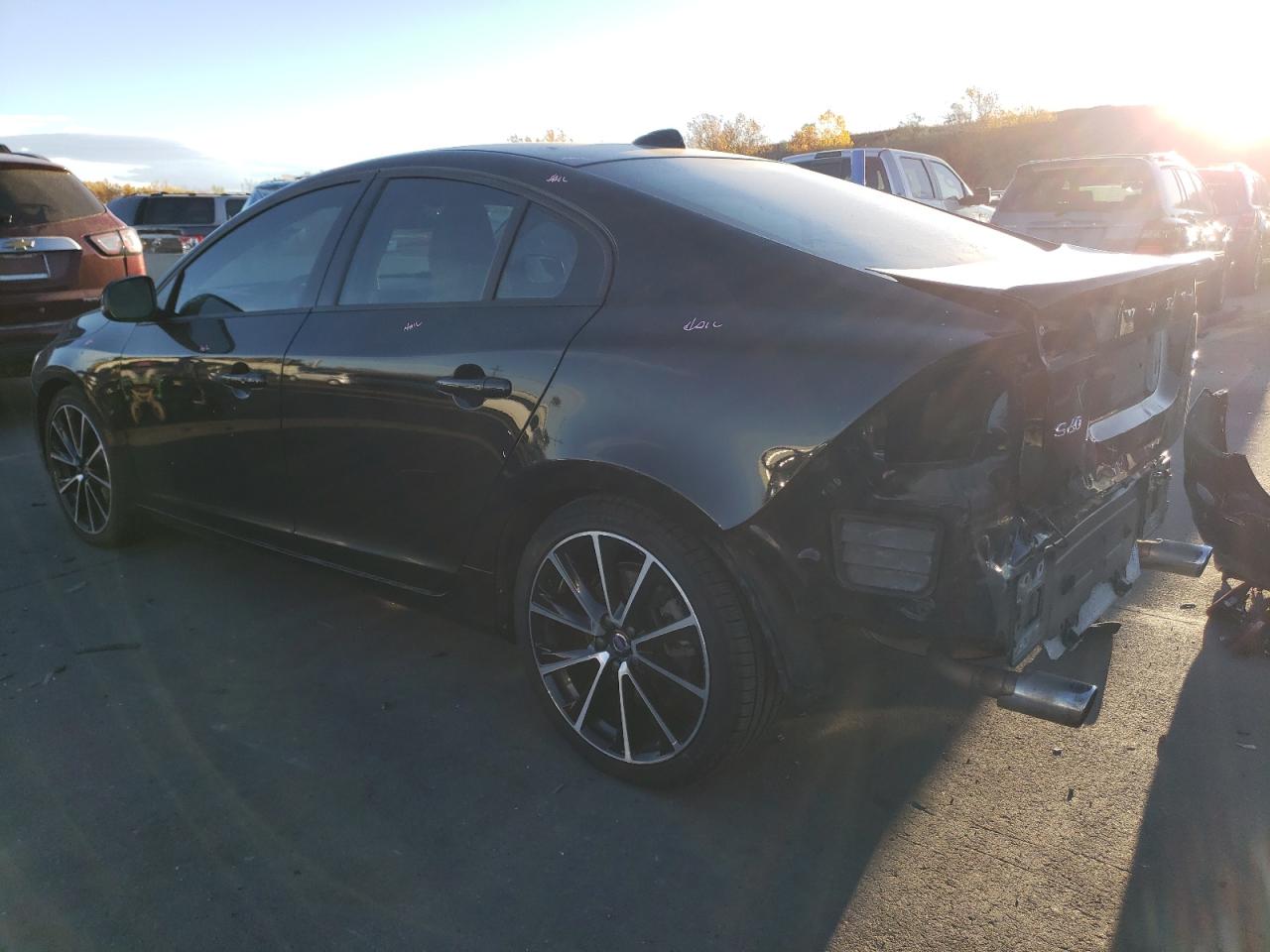 VIN YV140MTL5H2433368 2017 VOLVO S60 no.2