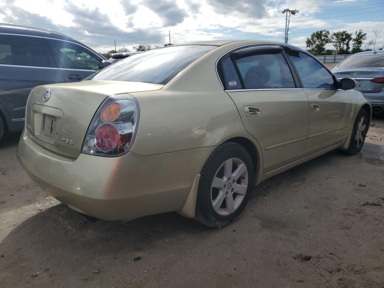 2004 Nissan Altima - Image 3