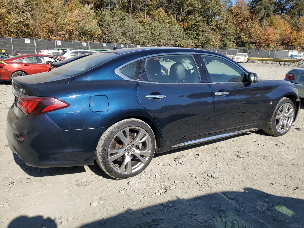 2018 Infiniti Q70 - Image 3