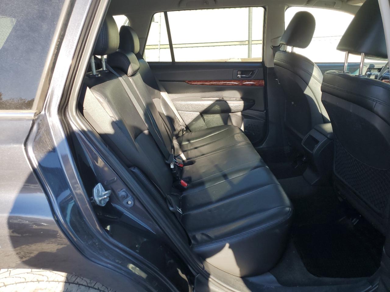 2012 Subaru Outback - Image 11