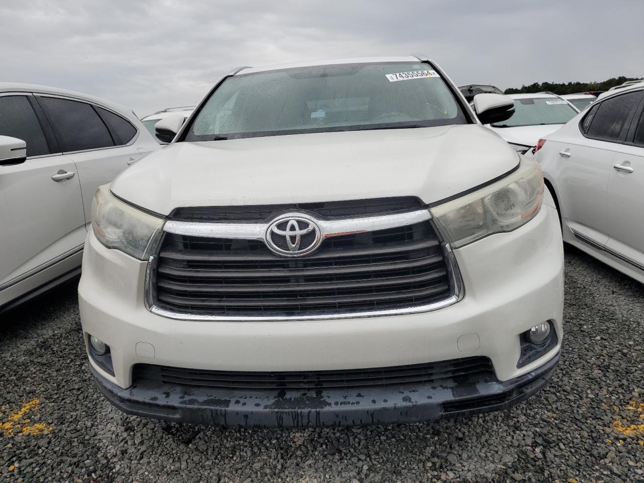 2016 Toyota Highlander - Image 5