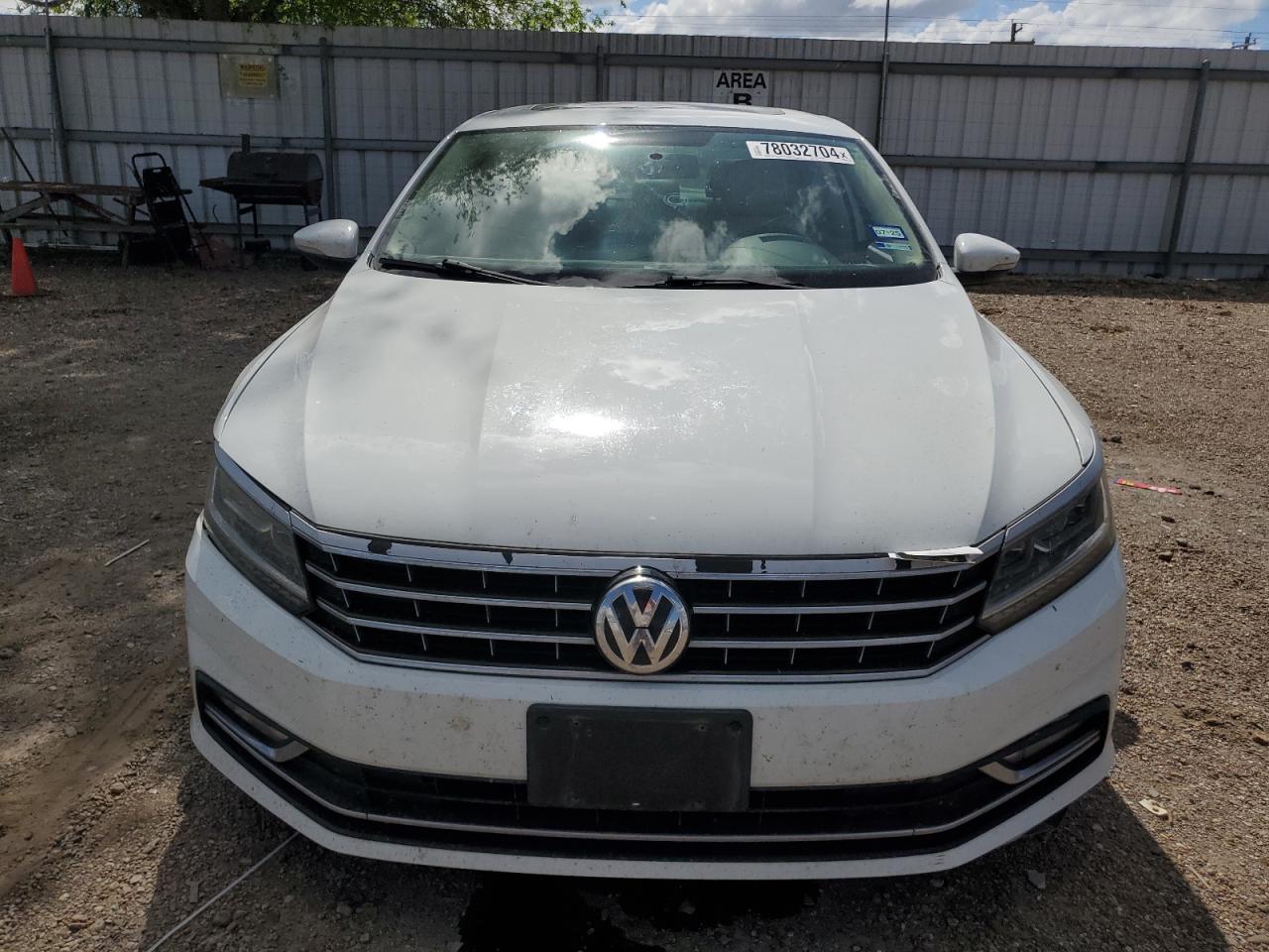 2018 Volkswagen Passat - Image 5