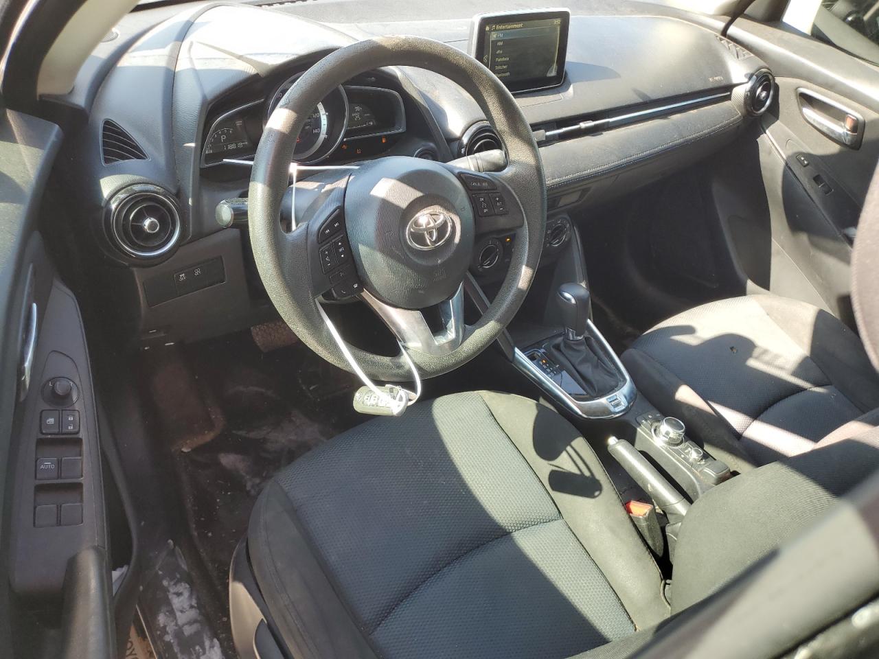 3MYDLBYV1HY195999 2017 Toyota Yaris Ia