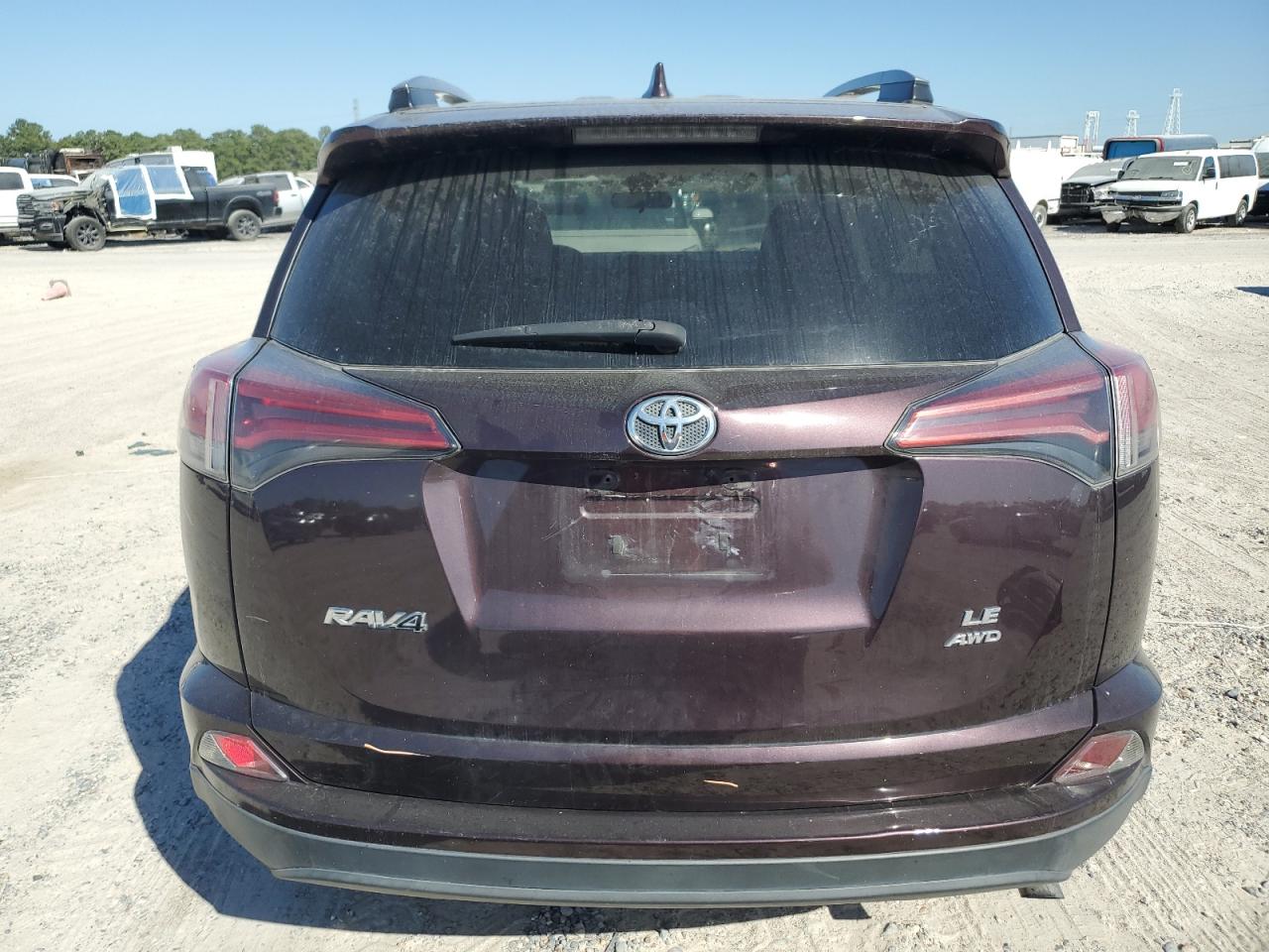 2T3BFREV0JW838347 2018 Toyota Rav4 Le